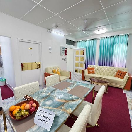 Ontrack Travel Apartman Malé Kültér fotó