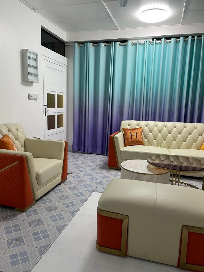 Ontrack Travel Apartman Malé Kültér fotó
